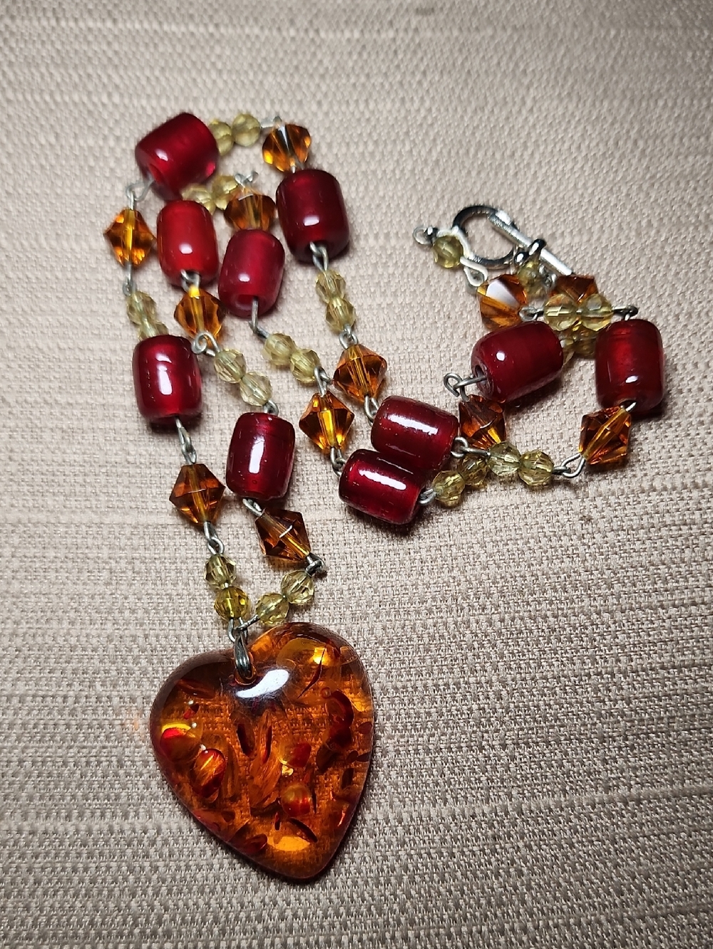 Vintage Baltic Amber Heart Necklace in Good Condition - Picture 12 of 12